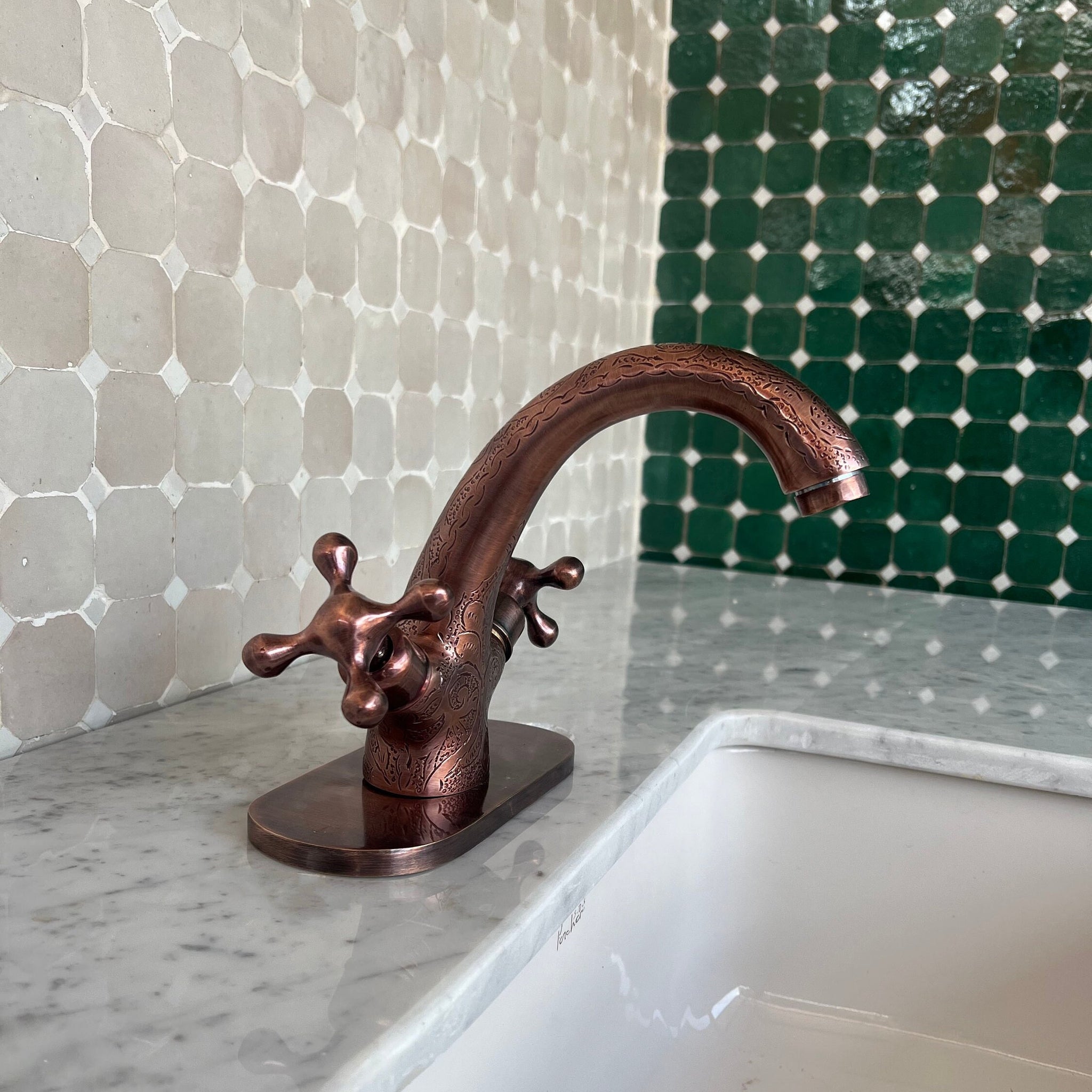 Solid Brass Single Hole Faucet With Baseplate - Copper faucet Finish and Moroccan Decoration