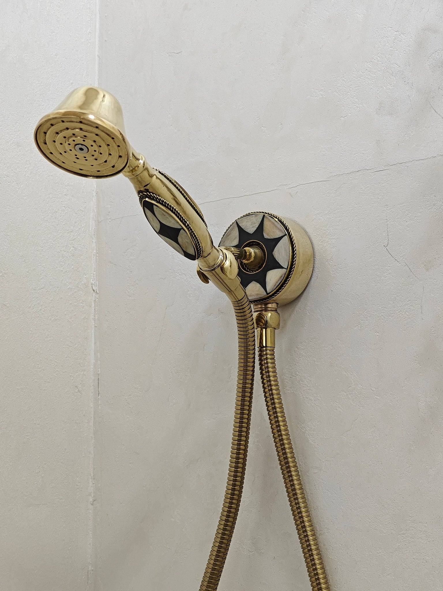 Système de douche en laiton non laqué, conception en résine et os, remplissage de baignoire droit à montage mural avec douchette à main